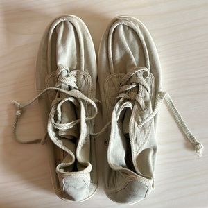 Barely used Sanuk size 10 womens - neutral color